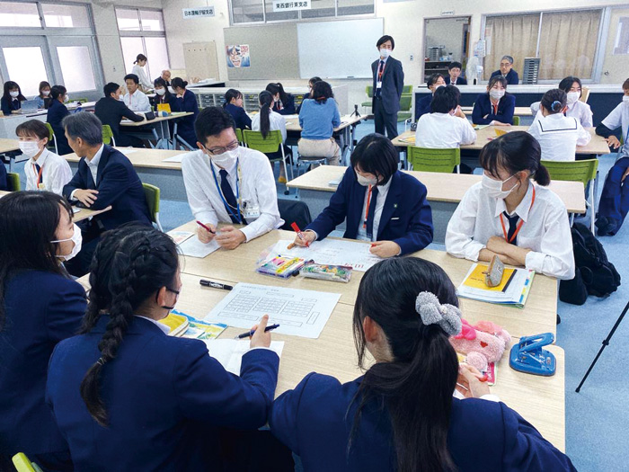 【和歌山県立神島高等学校】地域の特産物を使った商品開発や販売、学生と地域を繋ぐ取り組みを行なっている和歌山県立神島高校の“神島屋”