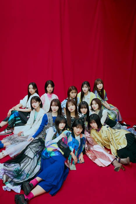 櫻坂46二期生が「B.L.T.7月号」表紙＆巻頭に登場！東京ドーム公演直前発売号は二期生13名が咲き乱れる！