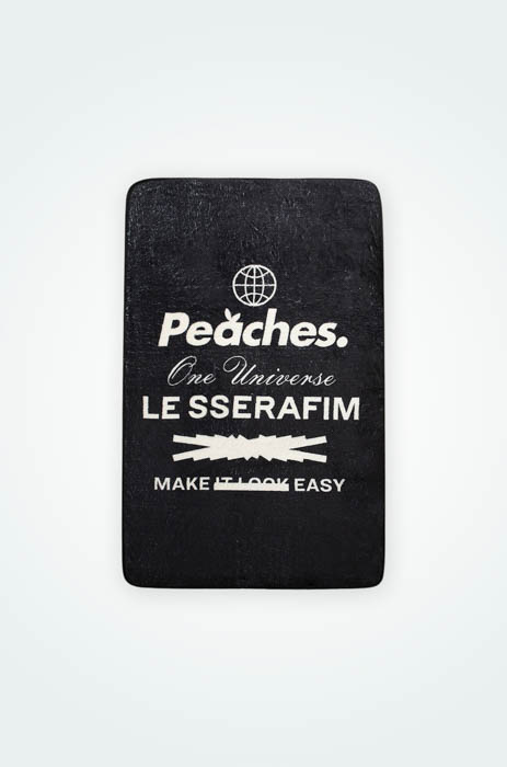 LE SSERAFIM×Peaches.のCollab Merch.が、スニダンが運営する「HYPE DROP」限定にて7月20日(土)から販売開始！