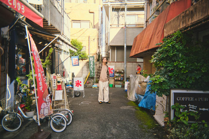 前川優希が2冊目となる写真集「指先で触れる青」を27歳の誕生日に発売！ 1st写真集の“その後”を感じさせる写真世界をテーマに撮り下ろし！