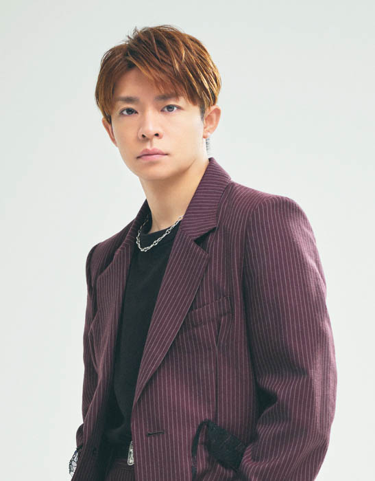 Number_i 岸優太、初単独出演！ひび・あかぎれ治療薬「ヒビケアシリーズ」新作TVCM「巨大パッケージ」篇、2024年11月8日(金)より放映開始！