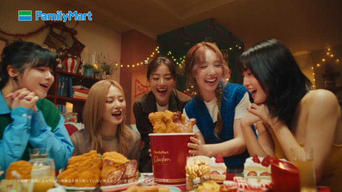 TWICEが全員集合、賑やかなクリスマスパーティーを開催！新TVCM『クリスマスはおいしいファミマのチキンでしょ』篇12月17日(火)放映開始、新曲「The wish」がタイアップソングに決定！