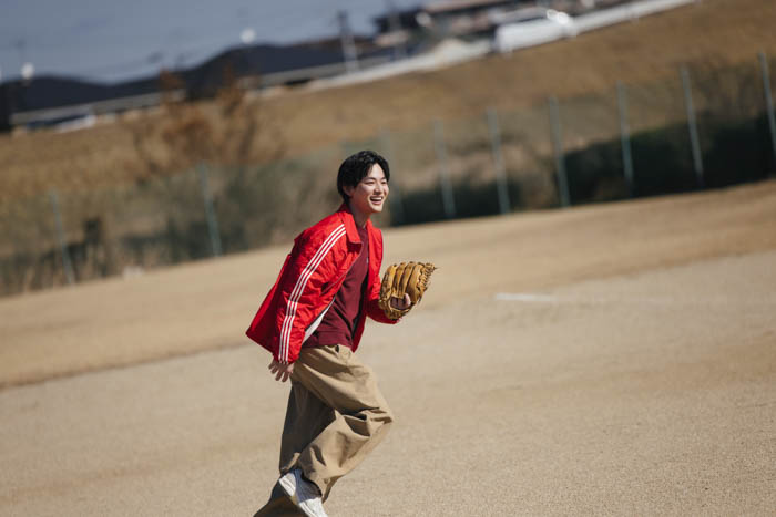 小林虎之介、待望の1st写真集が決定！原風景が広がる故郷・岡山で撮影された素顔